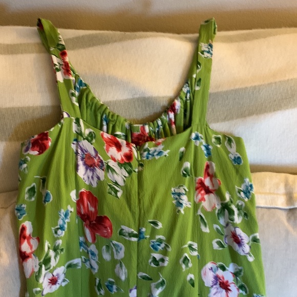 Beautiful, flattering lime green Summer/Spring floral dress from local boutique - Picture 2 of 4